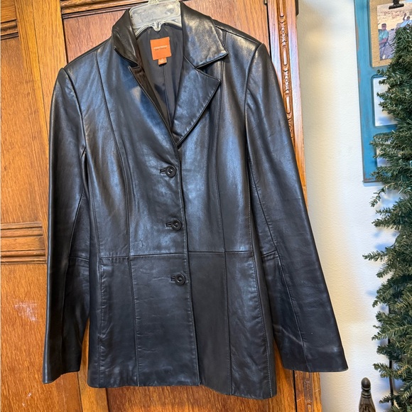 Sleek Black Leather Women's Jacket - Picture 1 of 16